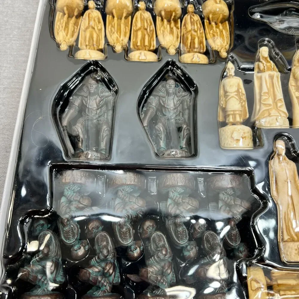 Lord of the Rings The Return of the King Chess Set Complete